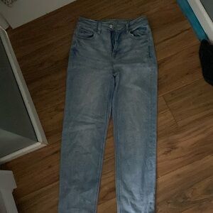 American eagle stretch jeans size 0!Only worn once. tight fitted around waist!